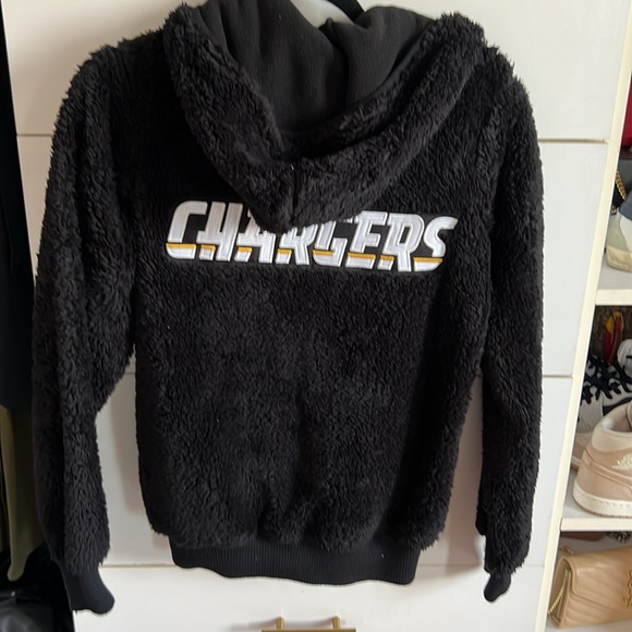 NFL Chargers Sweater - Picture 4 of 4